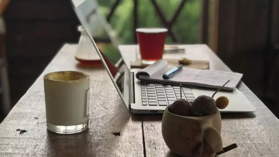 ryan lo 4avghkekxsi unsplash