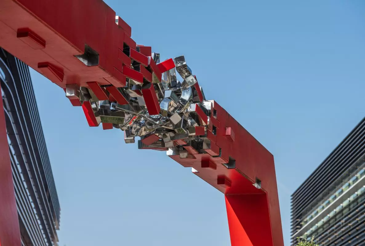 Photo of abstract cubicular sculpture